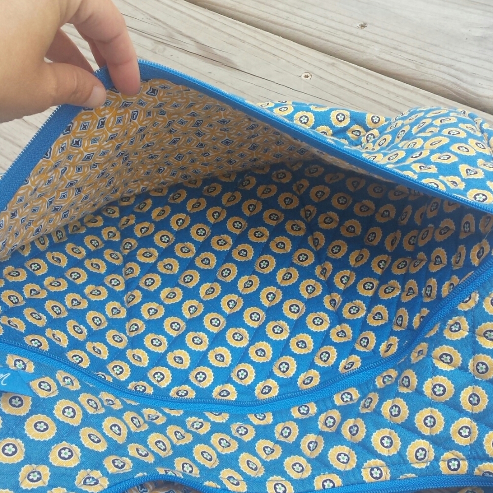 Vera Bradley tote bag. - Picture 3 of 5